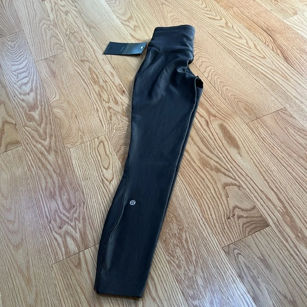 New! Lululemon SZ 2, Base pace HR tight Two tone ribbed 25” leggings.